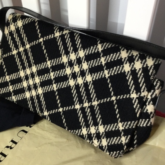 Authentic Burberry clutch - Picture 3 of 16